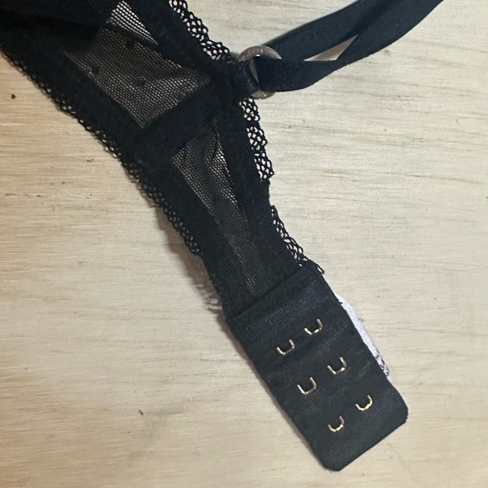 Vintage Victoria’s Secret Very Sexy Black Lace Valentines Bra 34B - Picture 7 of 10